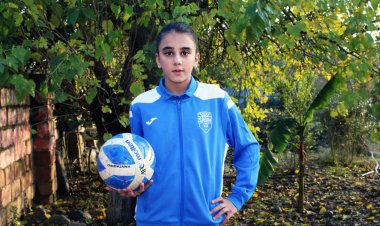 Sosial şəbəkələrdə məşhurlaşan Zeynəbin aqibəti necə oldu - Onu milli komandaya cəlb edəcəklər? 