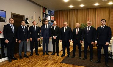 Gənclər və idman naziri Bakıda səfərdə olan Roy Beykerlə görüşdü