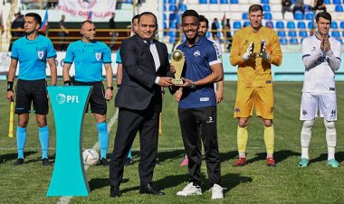 Peşəkar Futbol Liqası ən yaxşı qolun müəllifini mükafatandırdı