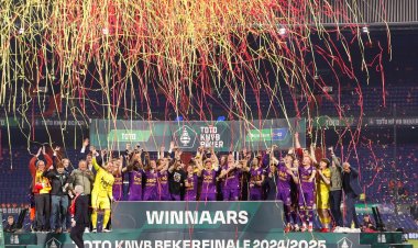 Sensasiyaya imza atıb tarixlərində ilk dəfə kuboku qazandılar - VİDEO