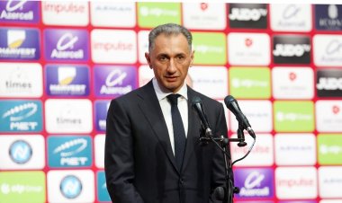 Rəşad Nəbiyev AÇ-də bürünc medal qazanan Əhmədi təbrik etdi