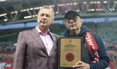 "Rubin"in rəhbəri "Turan Tovuz"un baş məşqçisini mükafatlandırdı