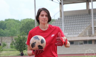 Azərbaycanda bunu da gördük - Qapıçı xanım kişi komandasında