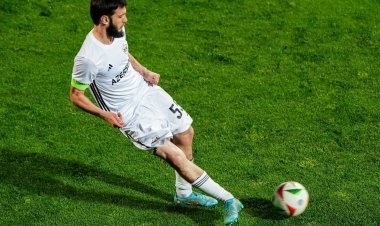 Bədavi Hüseynov “Qarabağ”la çempionatlarda 250-yə çatdı