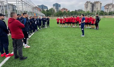 "Qarabağ"ın məşqçisi Skopyedə 15 ölkə təmsilçisinə seminar keçdi