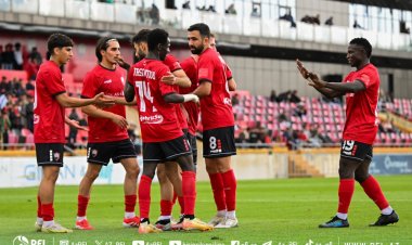 "Qəbələ" çempionluq kuboku və medallarını darmadağınla aldı