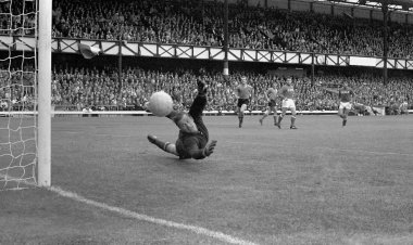 Dünya futbolu tarixinin ən yaxşı qapıçısı müəyyənləşdi - SİYAHI