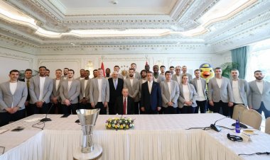 Ərdoğan Avroliqanın qalibi olan komanda üzvləri ilə görüşdü