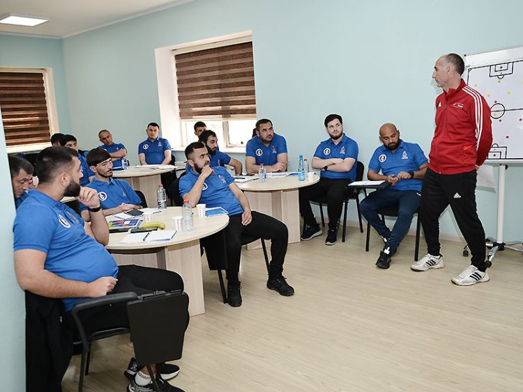 UEFA-nın C kateqoriyalı məşqçi kursunun I mərhələsi keçirilir