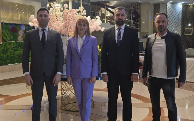 Üzgüçülük Federasiyasının rəsmiləri Rumıniyada görüş keçirdi