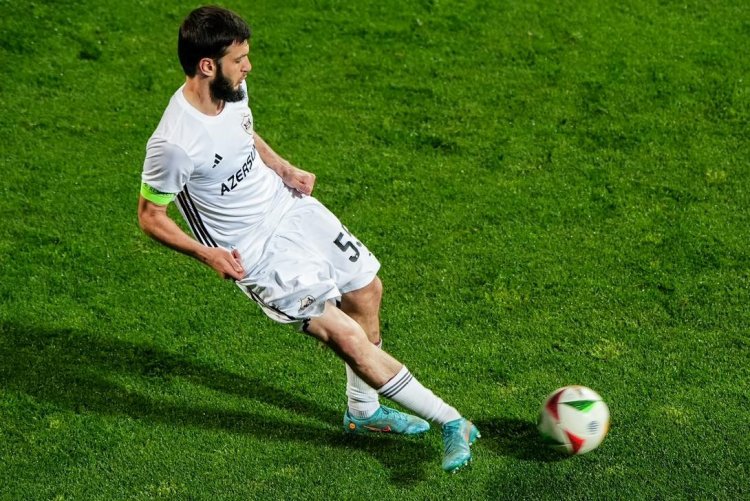 Bədavi Hüseynov “Qarabağ”la çempionatlarda 250-yə çatdı