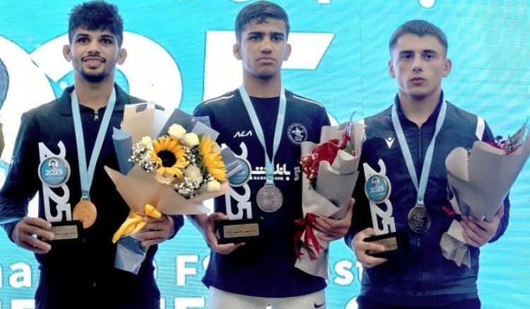 Azərbaycan güləşçiləri İran turnirinə iki medalla başladılar
