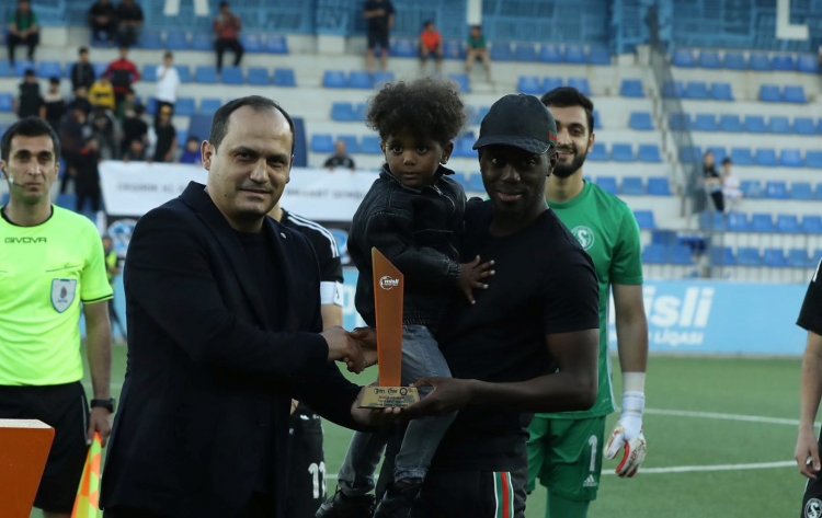 Premyer Liqada ayın ən yaxşı qolunun müəllifi mükafatını aldı