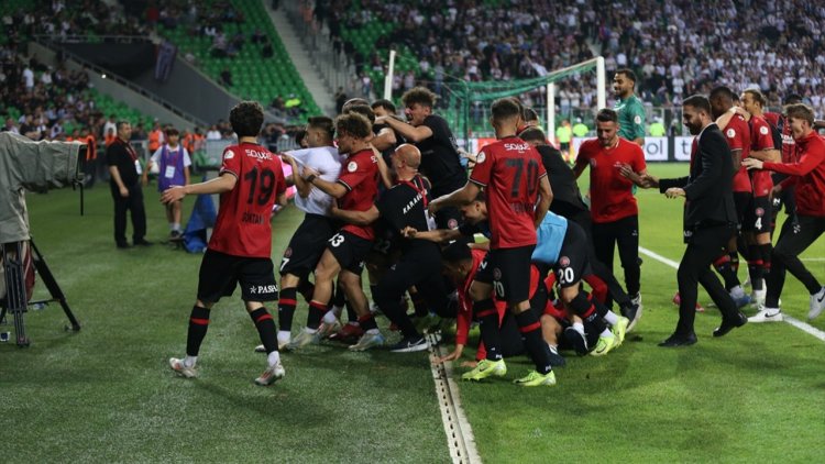 Super Liqaya vəsiqə qazanan sonuncu komanda müəyyənləşdi