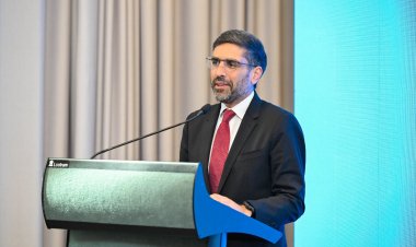 Rövşən Nəcəf dünya çempionu olan milli komandamızı təbrik etdi