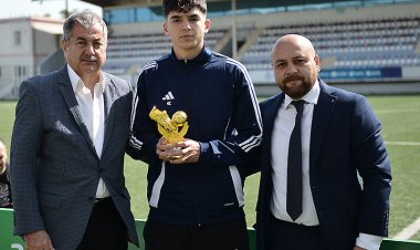 Gənc "Qarabağ"lı Azərbaycanda mövsümün oyunçusu seçildi 