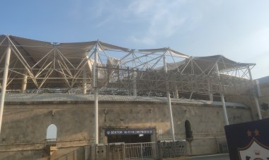  Respublika stadionunun tavan örtüyü yararsız hala düşdü - FOTOLAR