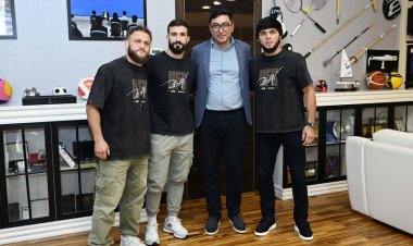 Fərid Qayıbov UFC-də döyüşəcək Azərbaycan idmançıları ilə görüşüb