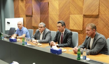 "Rəşad, sakitləş, otur yerinə" şüarına görə Ehtiram Quliyevə şikayət etdi - MARAQLI OLAY