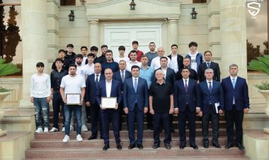 İcra başçısı 1-ci Liqaya yüksələn komanda üzvləri ilə görüşdü