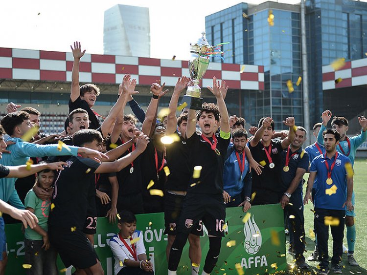 "Sabah" darmadağın edilib çempionluq kubokunu aldı