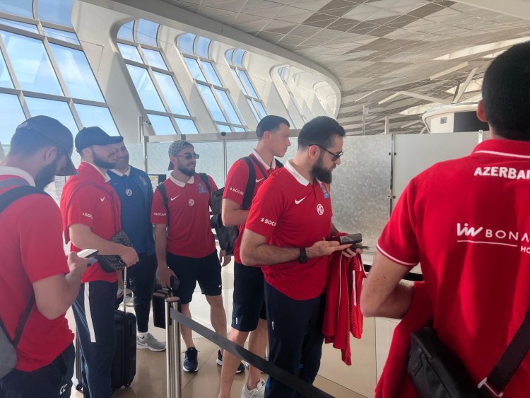 Milli komanda Latviyaya uçdu