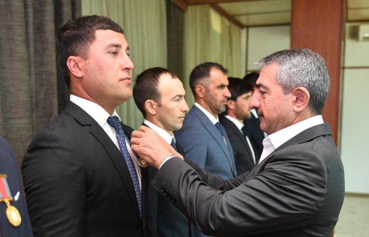 Elçin Quliyev Avropa çempionu olan millimizi mükafatlandırdı
