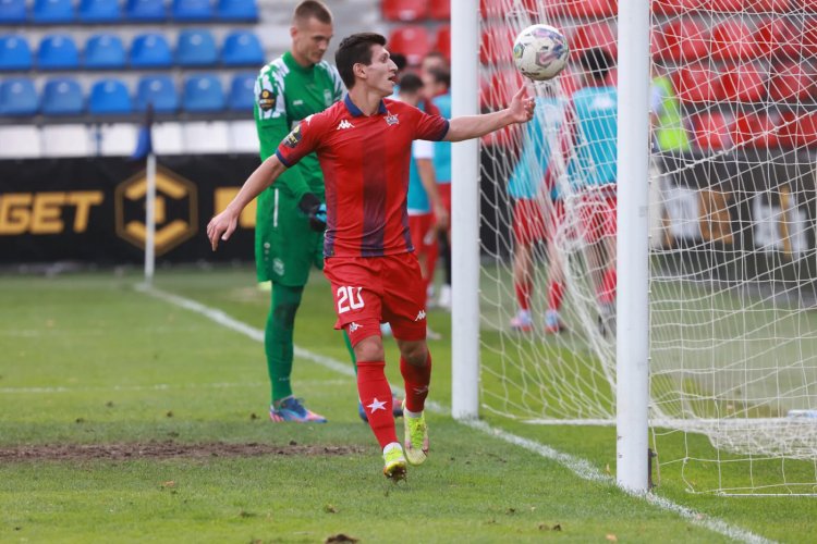 Rusiya klubu azərbaycanlı futbolçu ilə müqaviləni yenilədi
