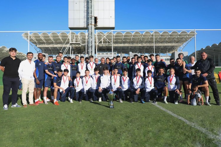 Qurban Qurbanov və futbolçuları çempionlarla görüşdü - FOTOLAR