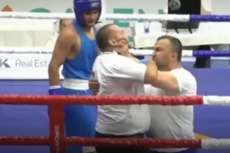 Boks yığmamızda BİABIRÇILIQ: Məşqçi hakimi boğmağa çalışdı 