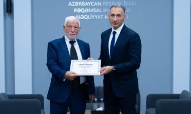 Federasiya prezidenti veteran idmançını fəxri fərmanla təltif etdi