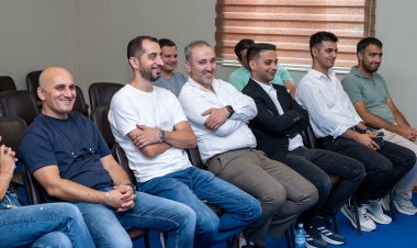 FOTOLAR: De Blekere "CBC Sport" telekanalının şərhçiləri ilə görüşdü