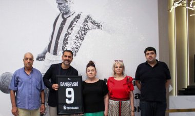 Anatoli Banişevskinin ailəsi "Neftçi"nin qonağı oldu