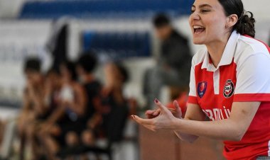Azərbaycan klubunun qadın baş məşqçisi ilkə imza atdı - FOTO
