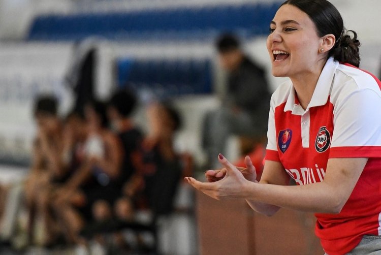 Azərbaycan klubunun qadın baş məşqçisi ilkə imza atdı - FOTO