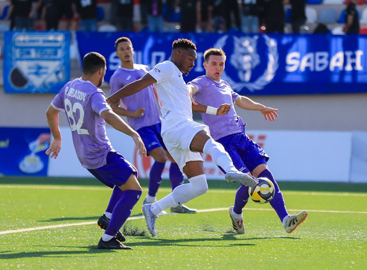 Coy Lens Mikels Reynaldo, Zubir və Fernando Peresə şərik çıxdı