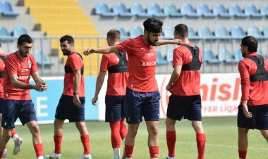 Milli komandamız Ukrayna ilə oyunöncəsi məşqinə çıxdı - FOTO