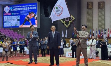 Dünya çempionatının bayrağı Azərbaycana təqdim olundu
