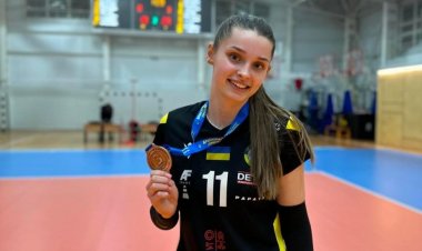 Yüksək Liqanın gümüş medalçısı üç ukraynalı ilə müqavilə bağladı