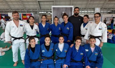 Milli komanda Fransaya yollandı