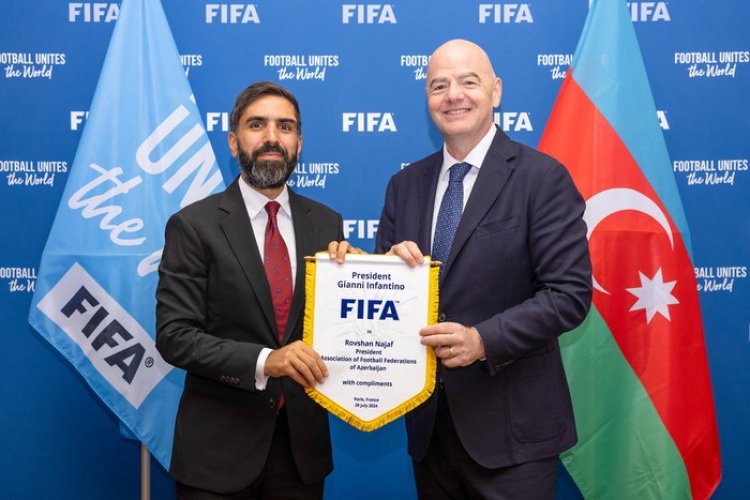 FİFA-nın prezidenti Canni İnfantino Rövşən Nəcəfi təbrik etdi - VİDEO