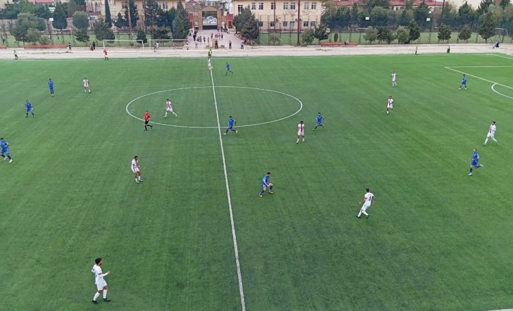 Lökbatanda bölgə klubunun qapısına 8 cavabsız top vurdular