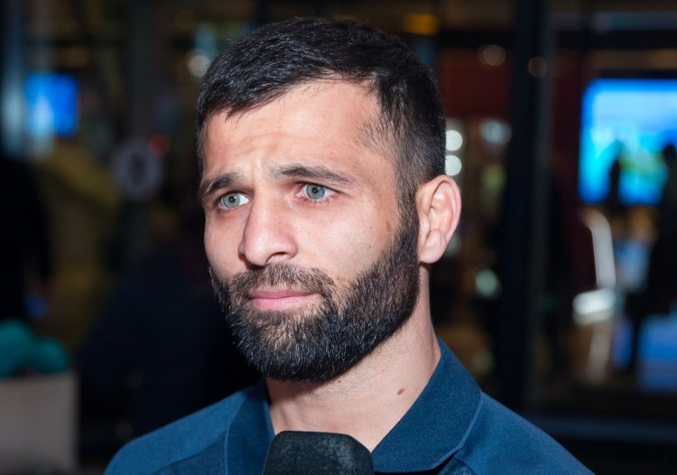 Eldəniz Əzizli: "İldən-ilə gənclərlə rəqabət aparmaq çətinləşir"