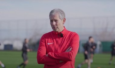 De Blekere 9-cu turun mübahisəli hakim qərarlarını şərh etdi - VİDEO