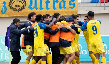 Azarkeşləri "Kəpəz"i 10 min, "Neftçi"ni 3 min manat ziyana saldı