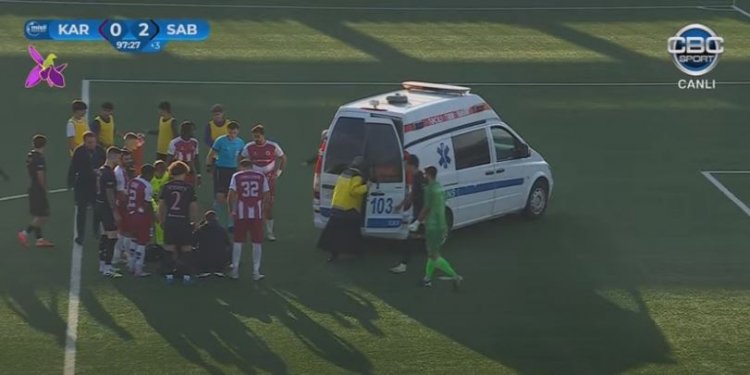 "Sabah"ın futbolçusu meydandan təcili yardım maşını ilə aparıldı 