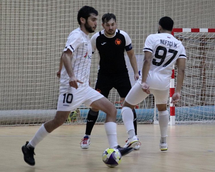 Lider turu itki ilə başa vurdu, son çempion zirvəyə şərik çıxdı