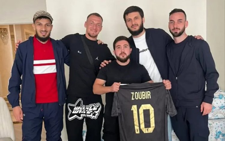 "Qarabağ"ın futbolçuları xəsarət alan azarkeşi evində ziyarət etdilər