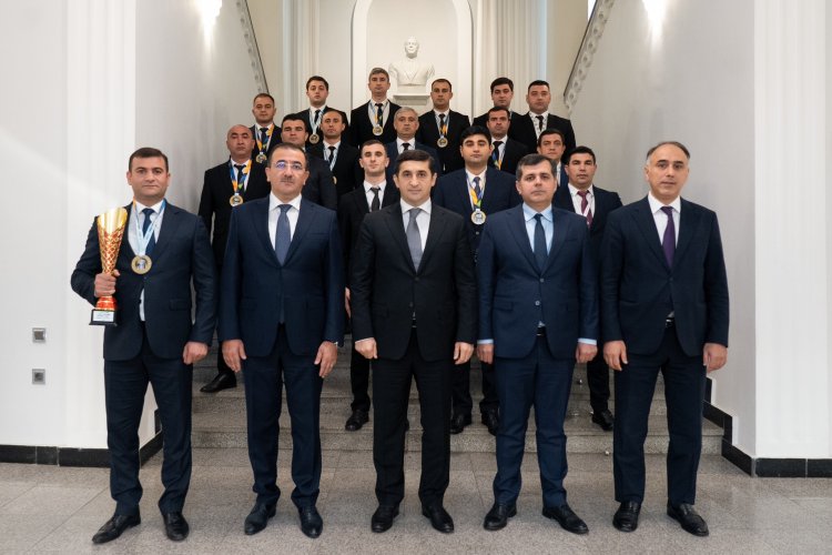 Dünya Korporativ Oyunlarının qalibi olan komandanı nazir qəbul etdi
