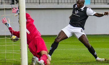 Abubakar ilk iki matçı qolsuz tərk etməyən yeganə debütant oldu